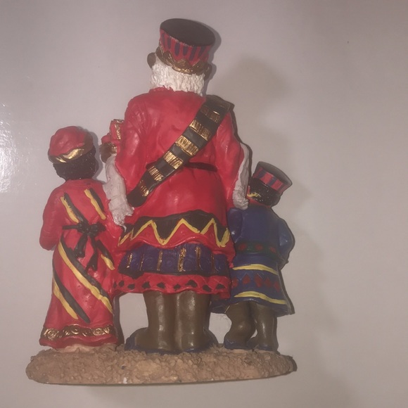 Vintage Santas from Around the World, Kawanzaa African 1996 Statue - Picture 3 of 4